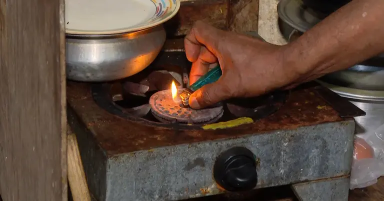 রাজধানীতে কাটছে না গ্যাস সংকট